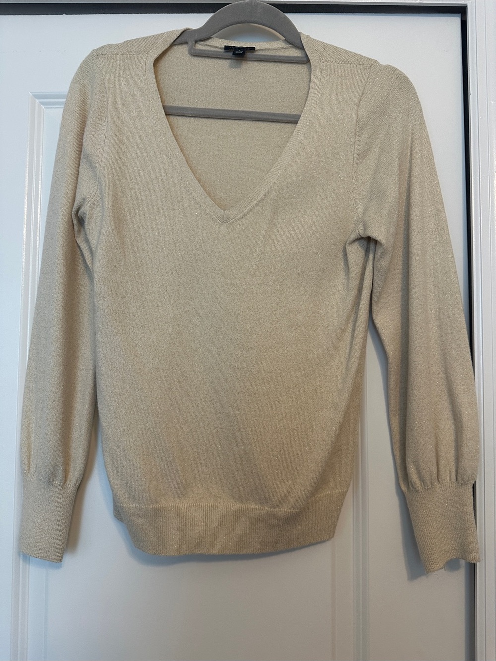 Anne Taylor V-Neck Lightweight Women's Sweater in Cream